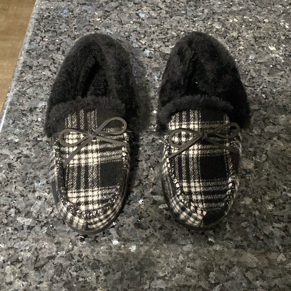 So Womens plaid slippers new size 7/8 - Picture 1 of 6